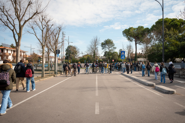 Viale fronte scuola